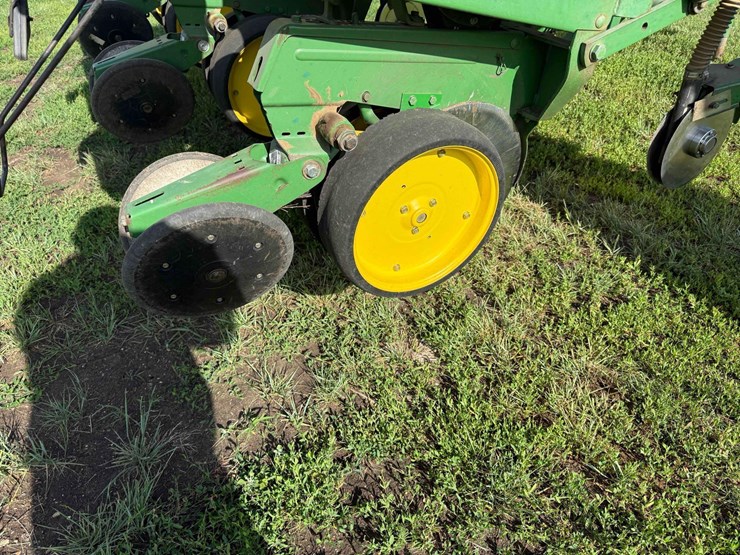 john-deere-7000-image-11