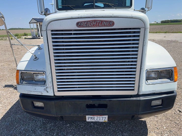 1996-fld-120-freightliner-day-cab-semi-image-22