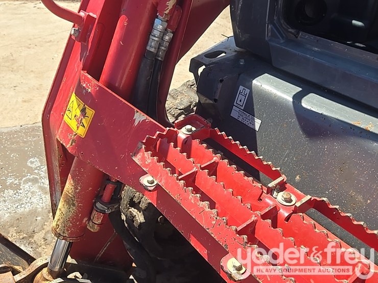 2022-takeuchi-tl12v2-image-24