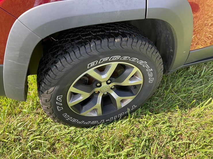2017-jeep-cherokee-image-8