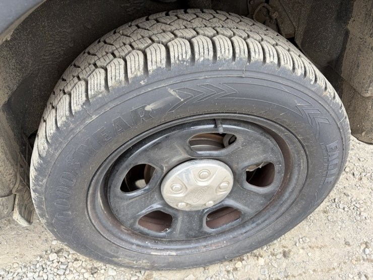2017-ford-explorer-image-19