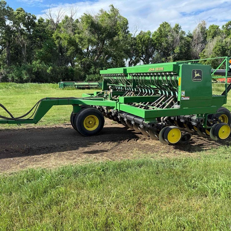 JOHN DEERE 750