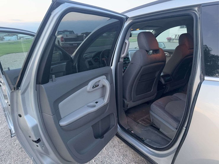 2012-chevrolet-traverse-image-12