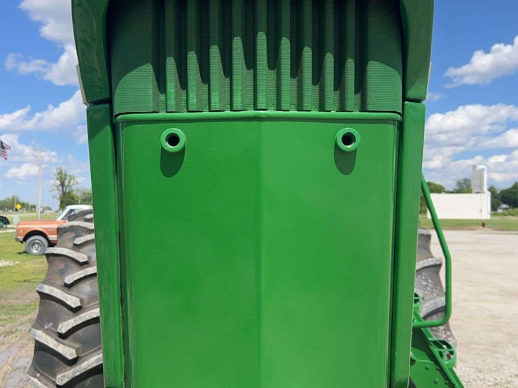 john-deere-4010-image-9