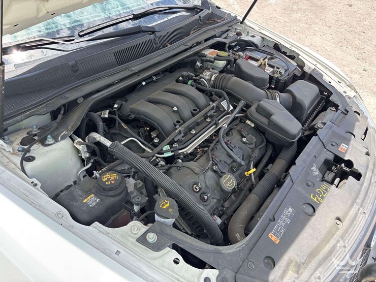 2016-ford-taurus-sedan-image-8
