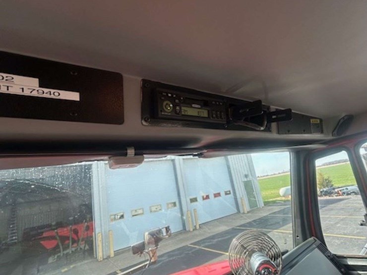 2002-freightliner-fl80-image-54