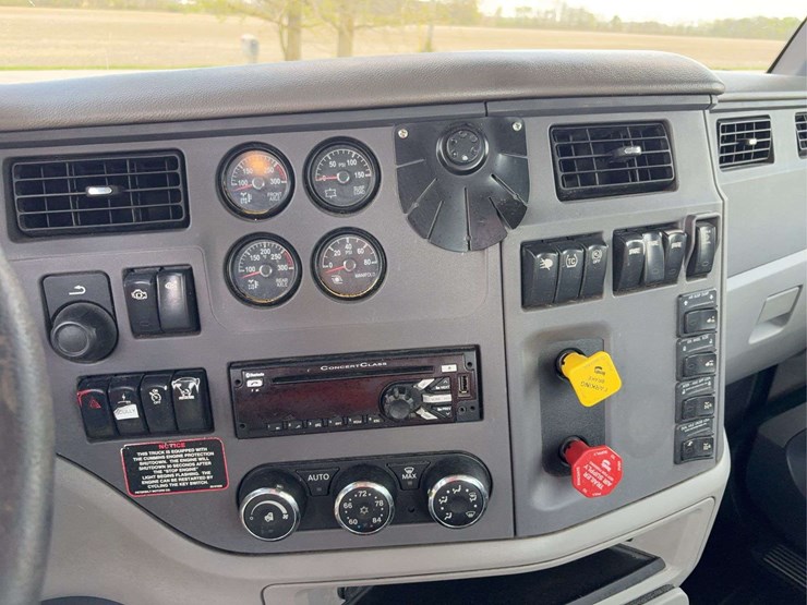 peterbilt-579-image-90
