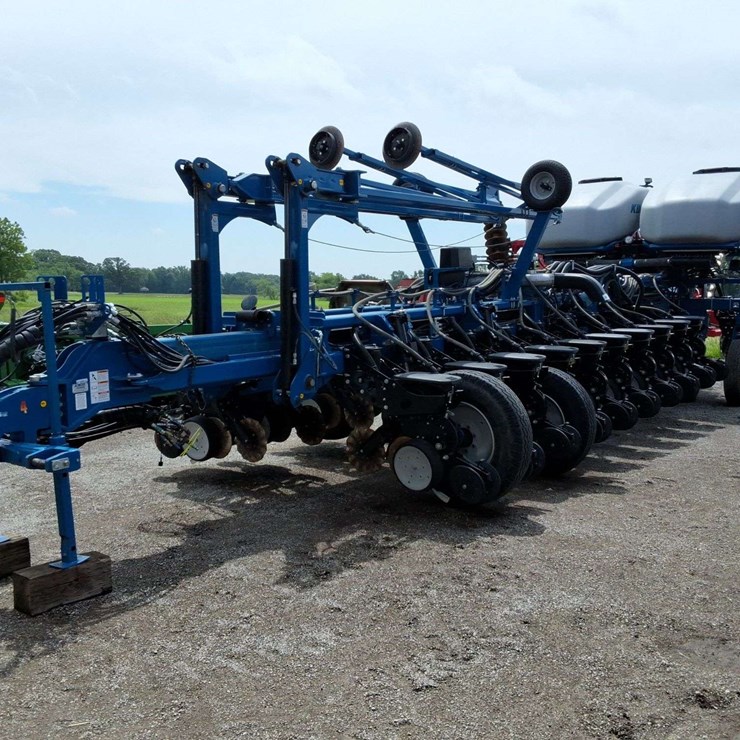 Kinze 24 Center Fill Planter, 30''