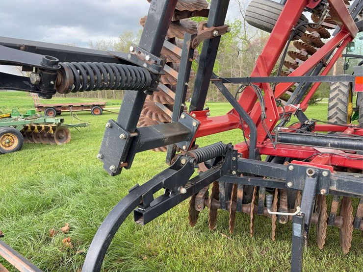 case-ih-330-image-24