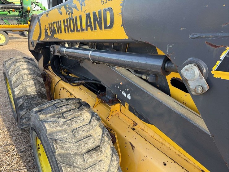 new-holland-l185-image-18