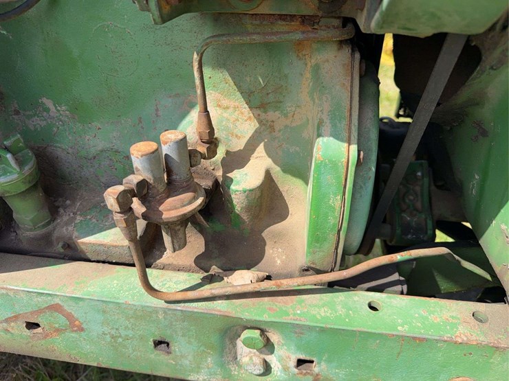 john-deere-3020-image-23