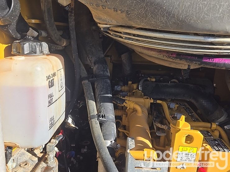 2017-caterpillar-262d-image-32