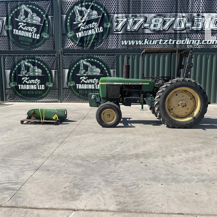 1977 JOHN DEERE 2440