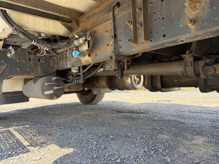 2012-hino-268-image-14