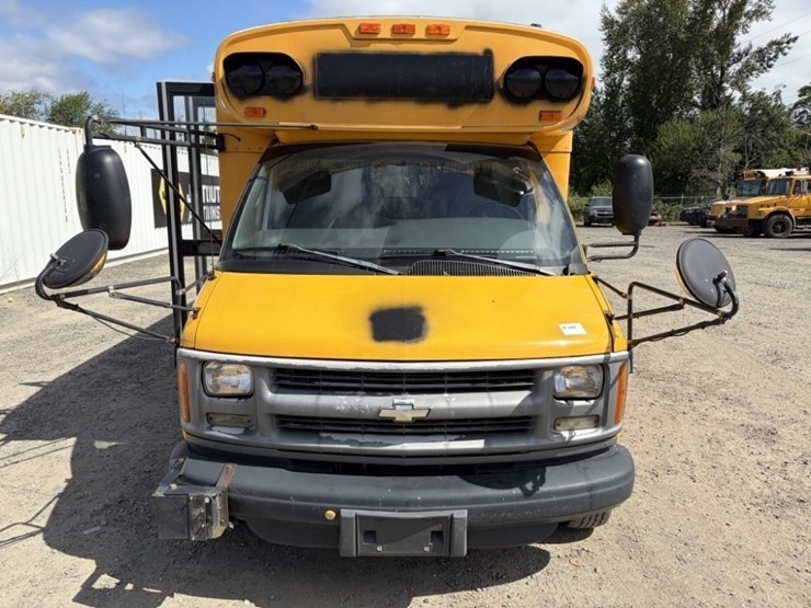 2002-chevrolet-express-3500-image-8