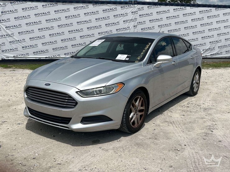2014-ford-fusion-sedan-image-1