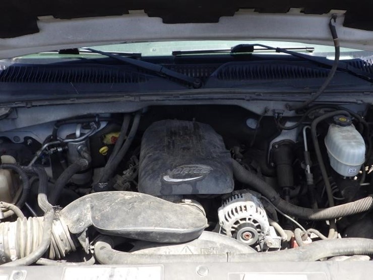 2004-chevrolet-3500-image-23