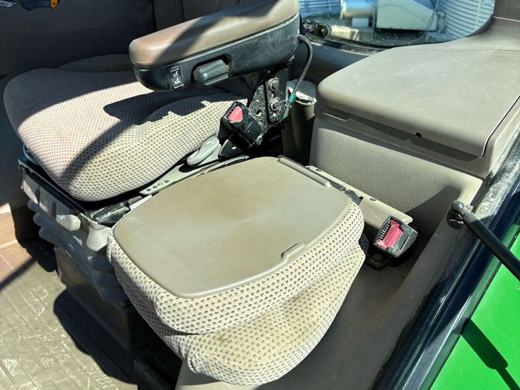 2011-john-deere-7260r-image-44