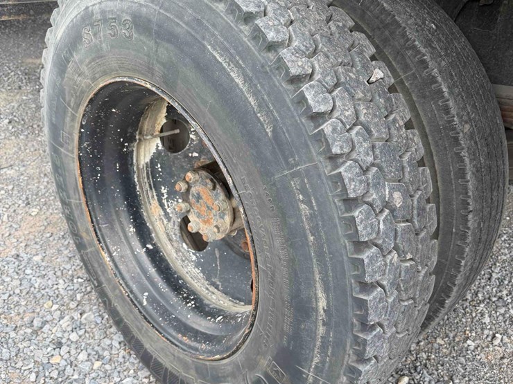 2005-ford-f650-image-11