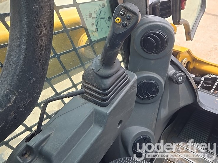 2022-caterpillar-259d3-image-40