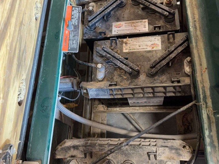 club-car-electric-50-golf-cart,-batteries-3-years-old,-batteries-will-not-charge-image-6