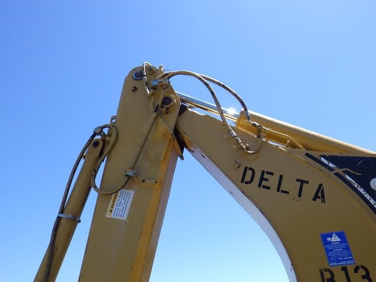 caterpillar-430d-image-16