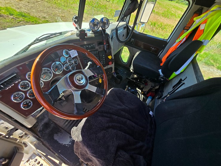 2018-western-star-4700-image-94