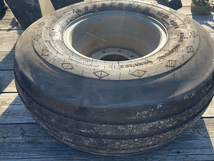 goodyear-12.5l-15-tire-and-8-bolt-rim-image-3