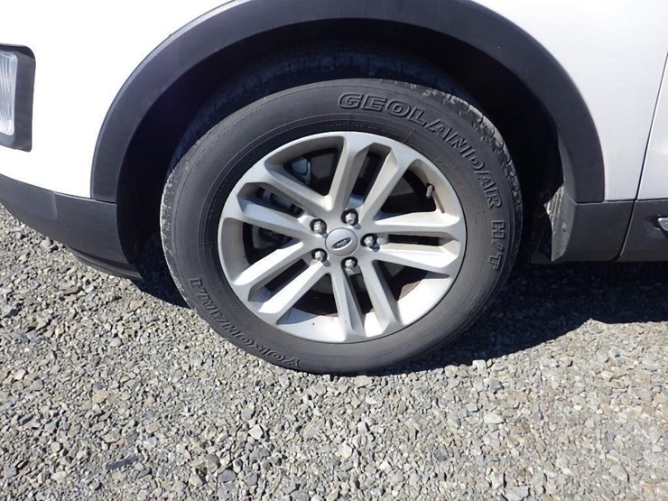 2016-ford-explorer-image-11