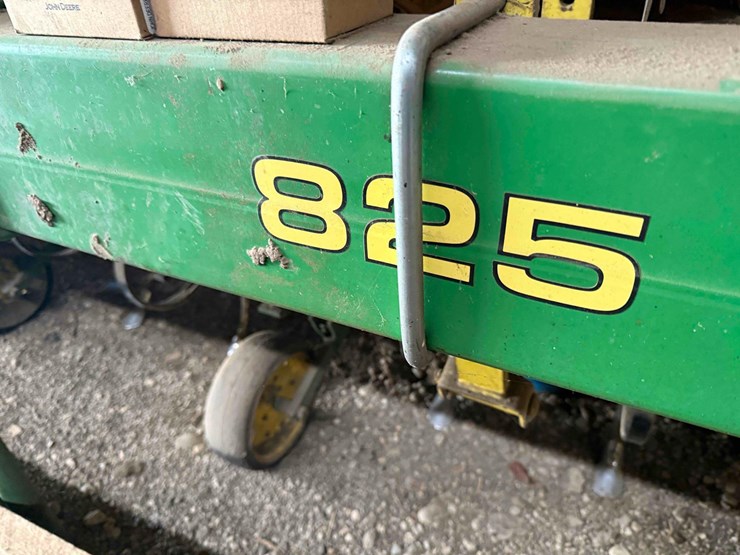 john-deere-825-image-1