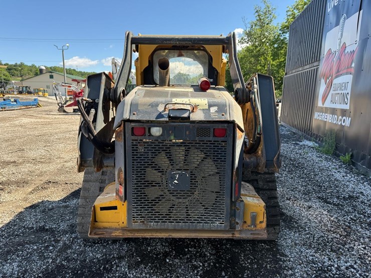 2017-deere-331g-image-3