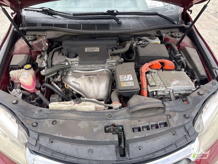 2016-toyota-camry-hybrid-sedan-image-8