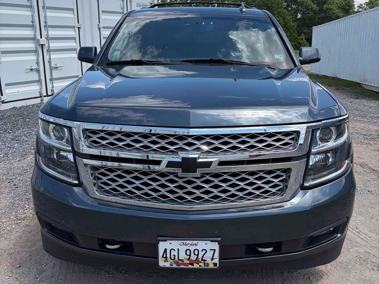 2019-chevrolet-suburban-image-2