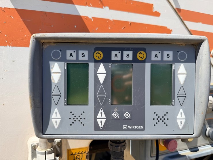 2011-wirtgen-w200-image-102