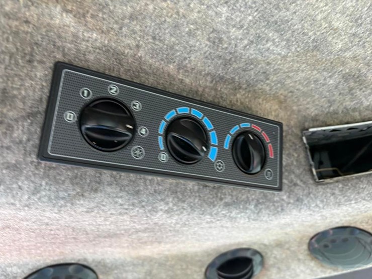 2008-massey-ferguson-5465-image-15