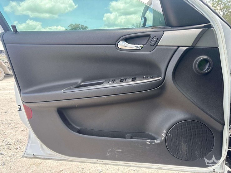2014-chevrolet-impala-sedan-image-11