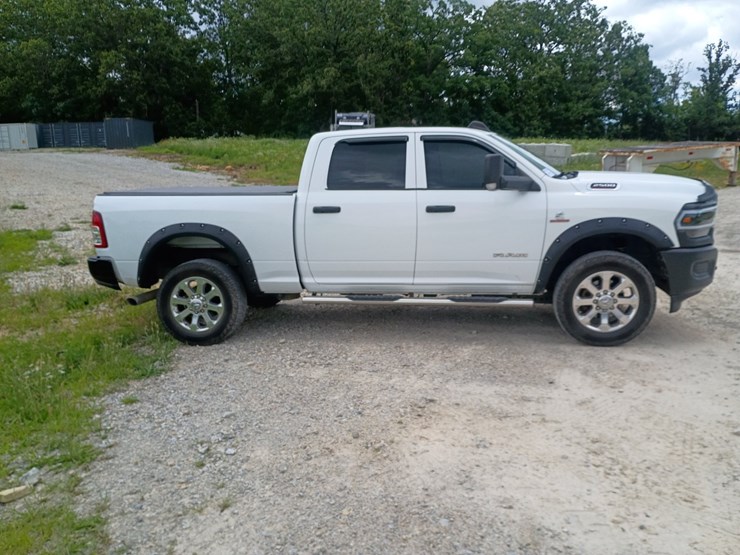 2020-dodge-2500-image-11