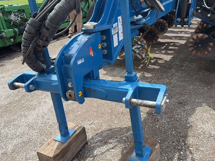 kinze-24-center-fill-planter,-30''-image-32