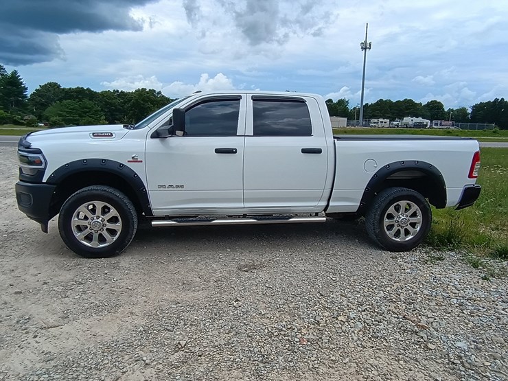 2020-dodge-2500-image-3