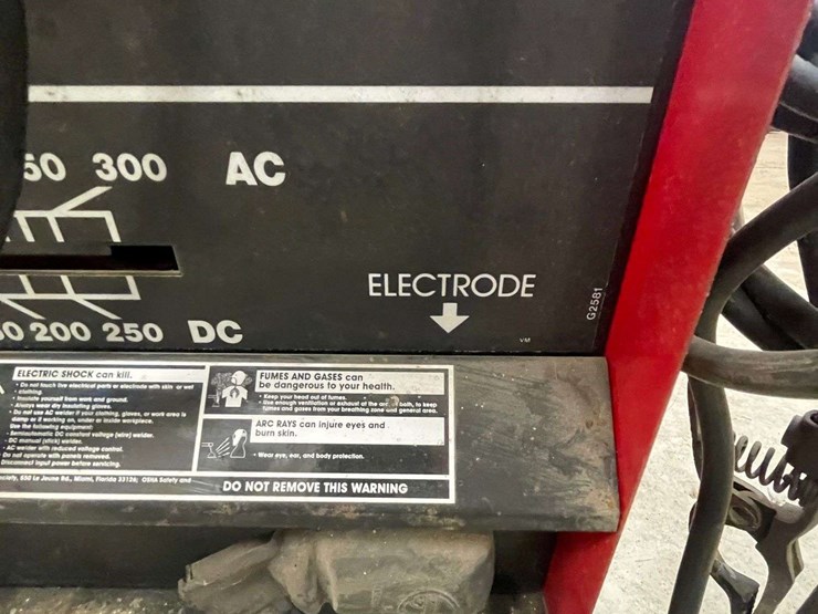 lincoln-electric-idealarc-250-ac/dc-welder-image-4