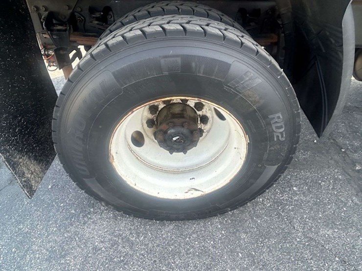 2002-freightliner-fl80-image-14