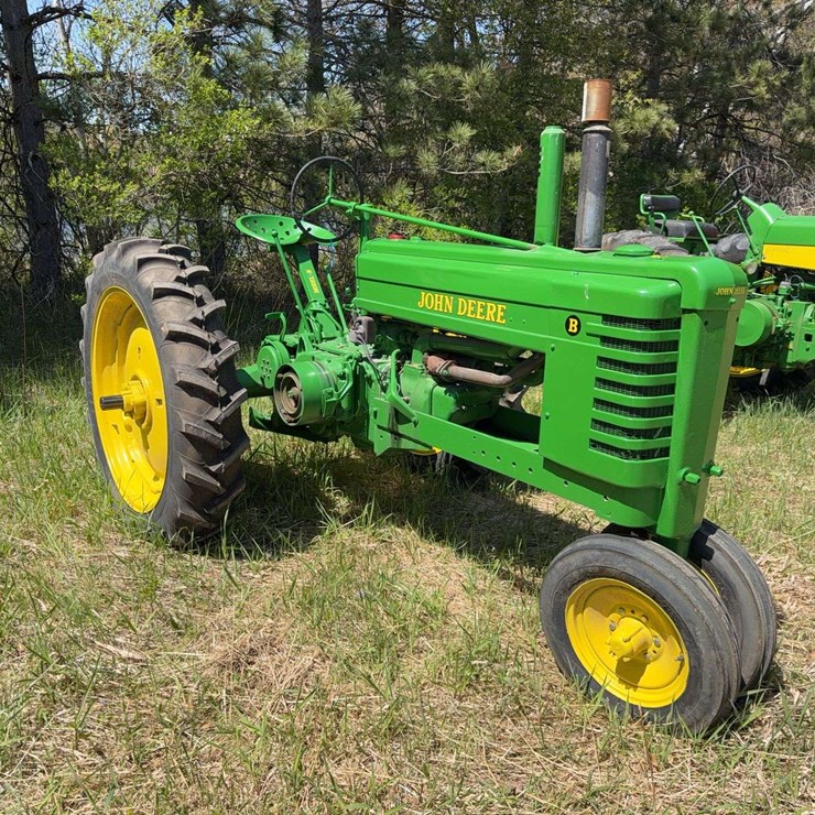 JOHN DEERE B