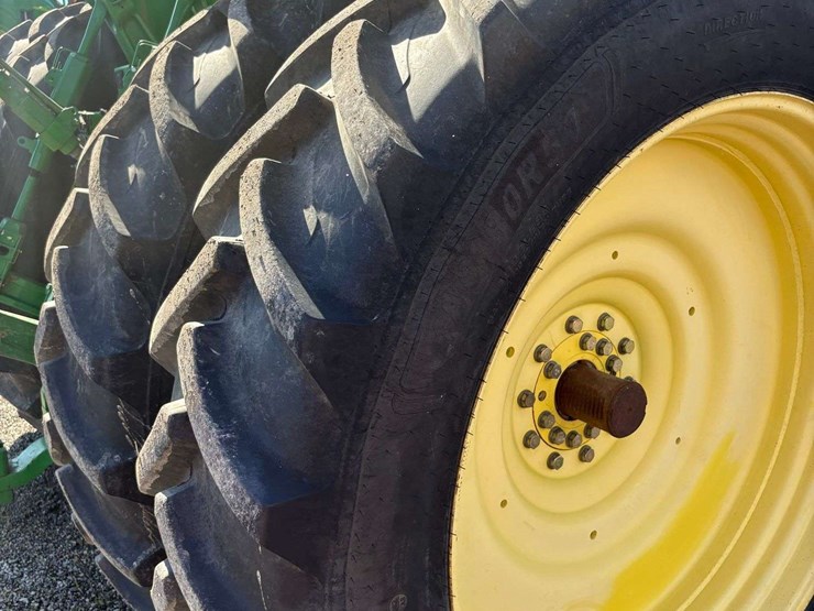 2010-john-deere-8320r-image-25
