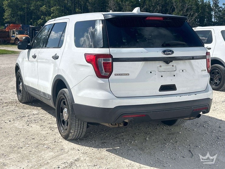 2016-ford-explorer-image-2