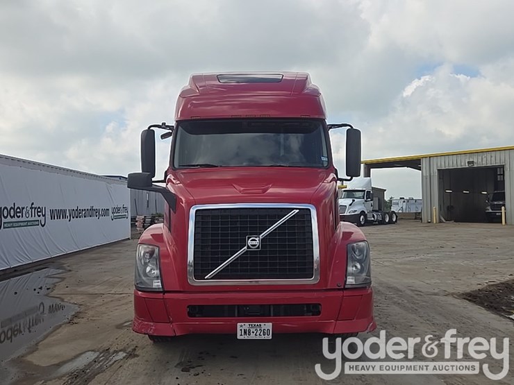 2015-volvo-vnl-image-8