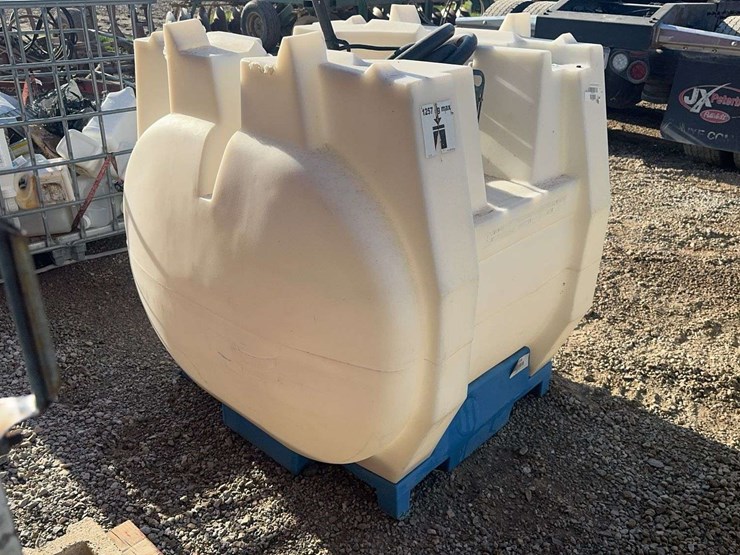 140-gal.-roundup-chemical-tote-w/-flowmeter-and-12volt-pump-image-5