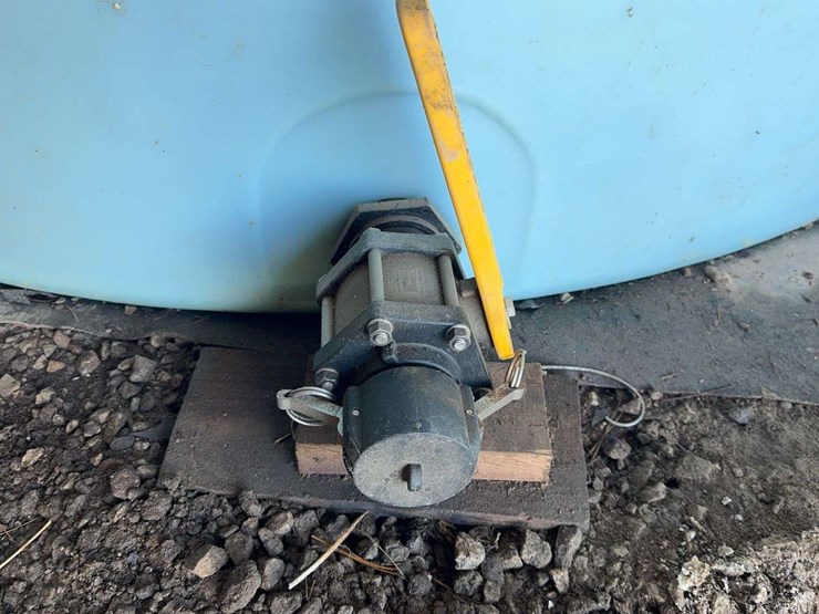 2500-gal-ace-roto-mold-poly-tank-w/-2”-bung-image-7