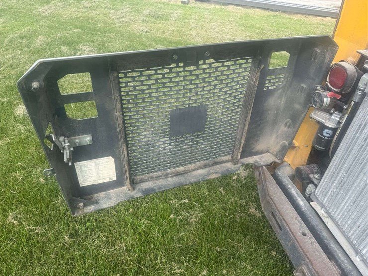 deere-318g-image-12