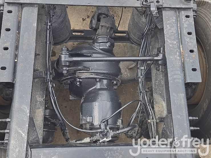 2015-volvo-vnl-image-23