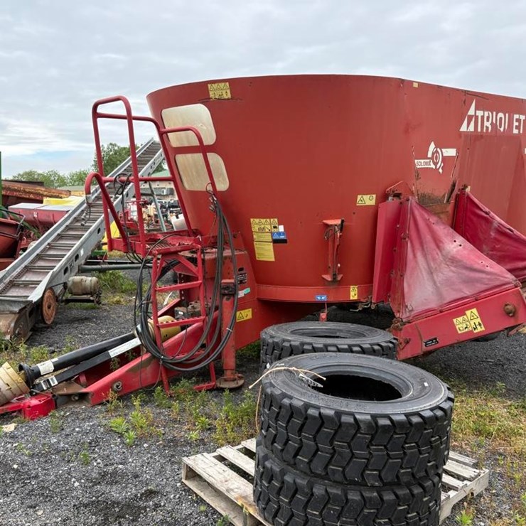 Triolet Salomix 200L Mixer Wagon